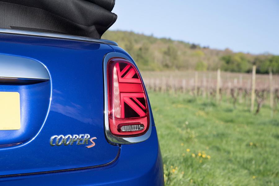 Детали экстерьера Mini Cooper S Cabrio 25th Anniversary (F57) 2018 года  (UK) (фото 9 из 22)